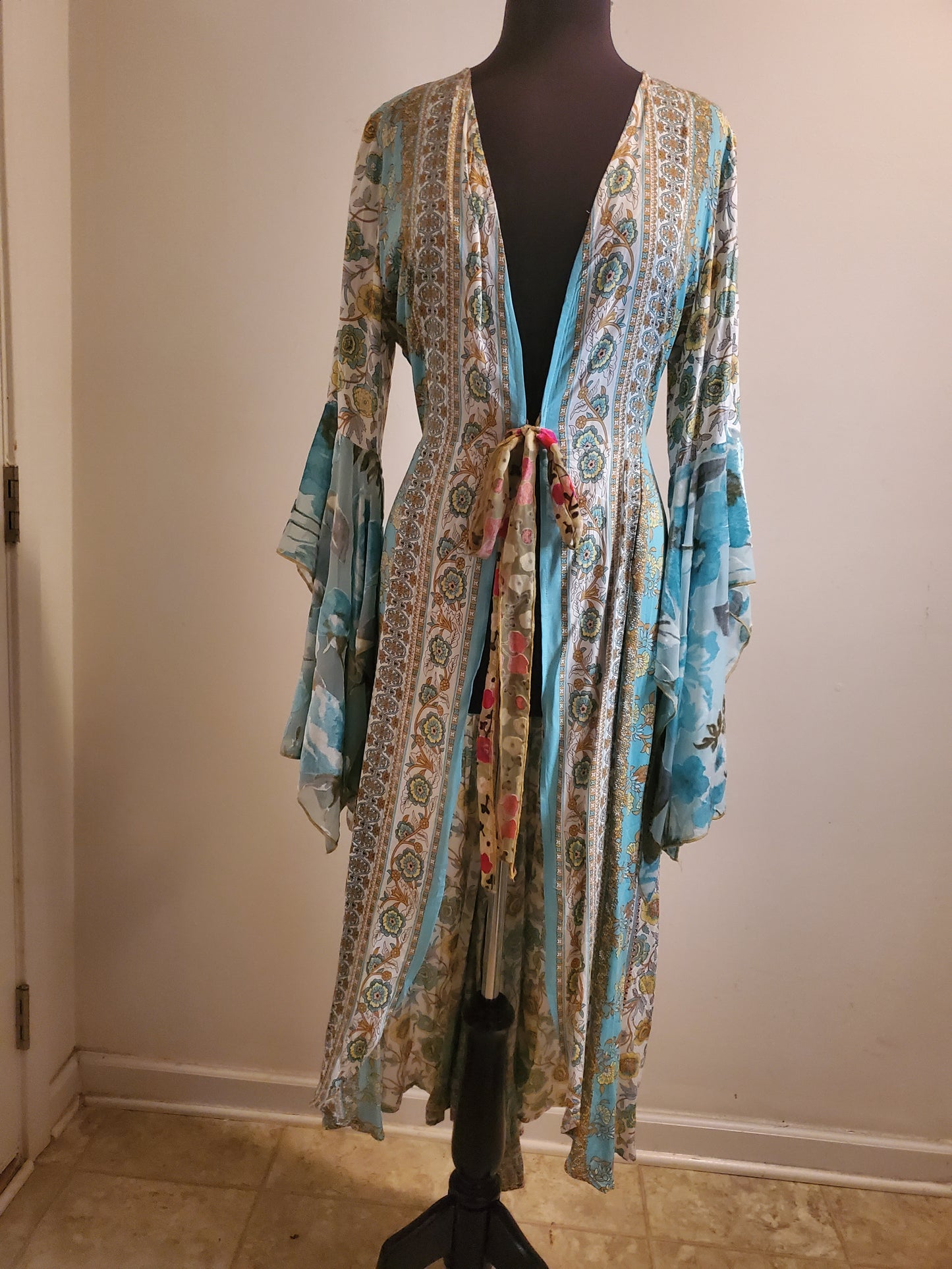 FOREVER LILIES KIMONO