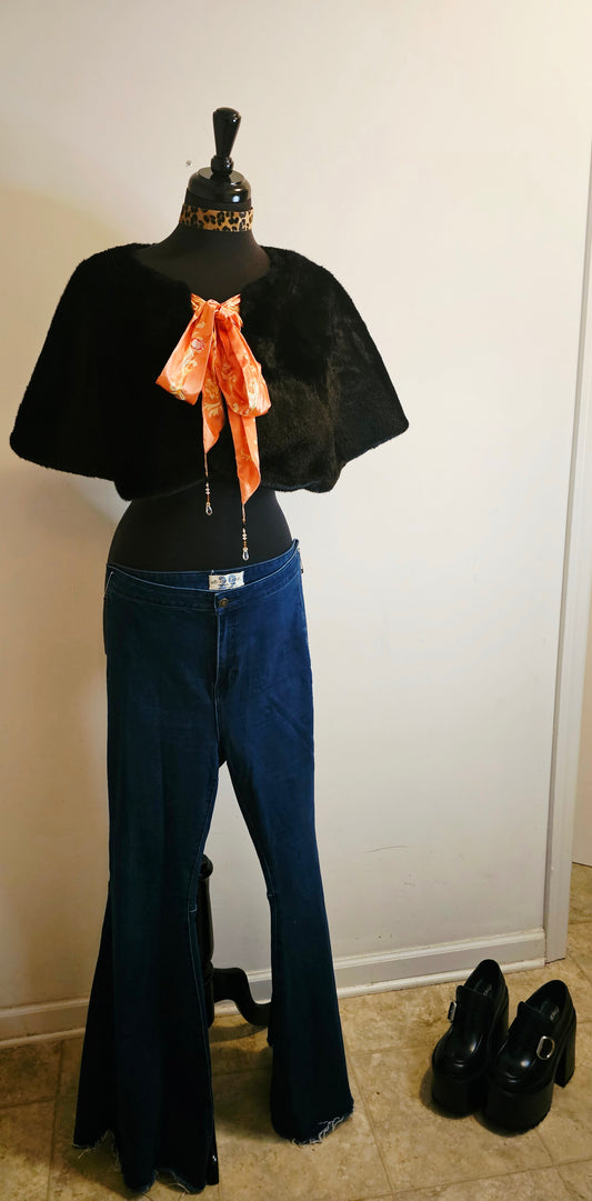 GRACE KELLY REVERSIBLE BLACK CAPE