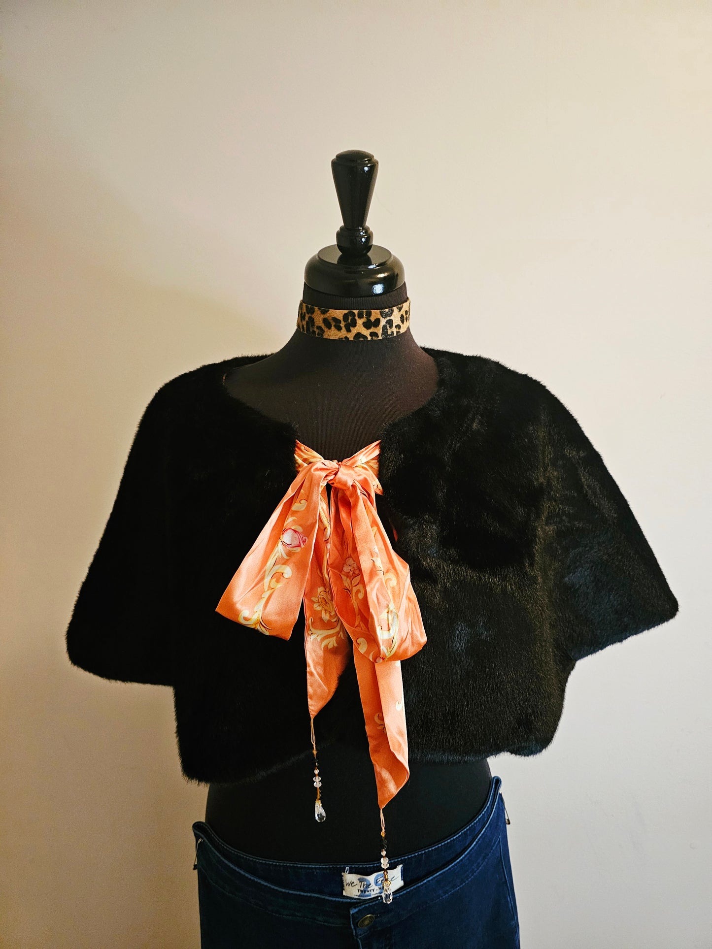 GRACE KELLY REVERSIBLE BLACK CAPE